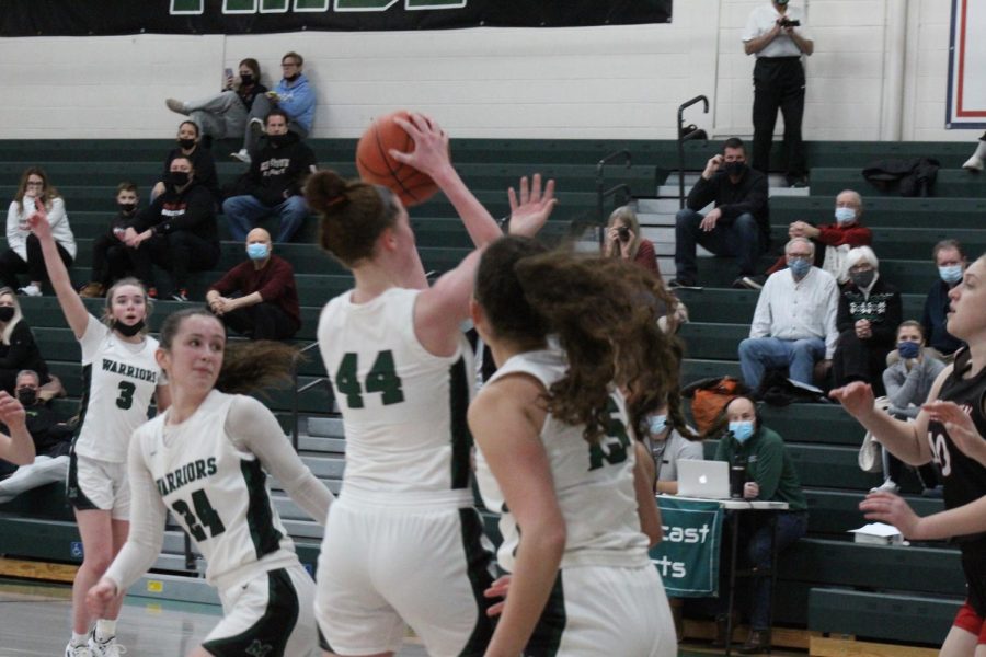 Mairi Smith grapples a rebound while Kropp calls for the ball in the third quarter. 