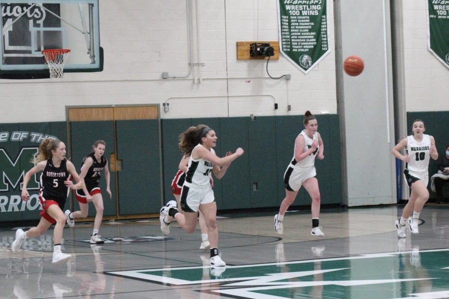 Reana Torres passes the ball ahead during a third quarter break away. 
